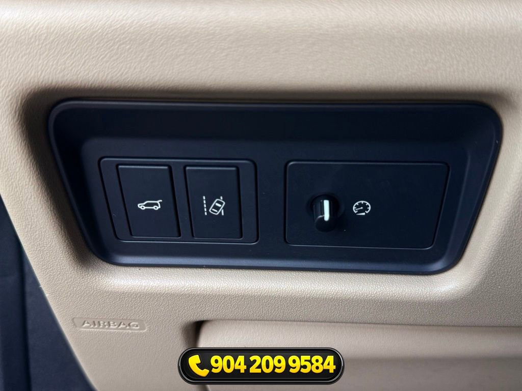 Used 2016 Land Rover Discovery Sport HSE image 25