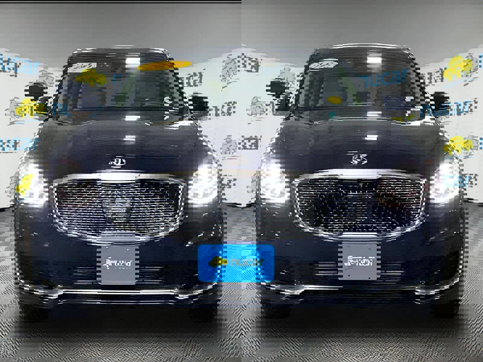 Used 2019 Kia K900 Luxury image 2