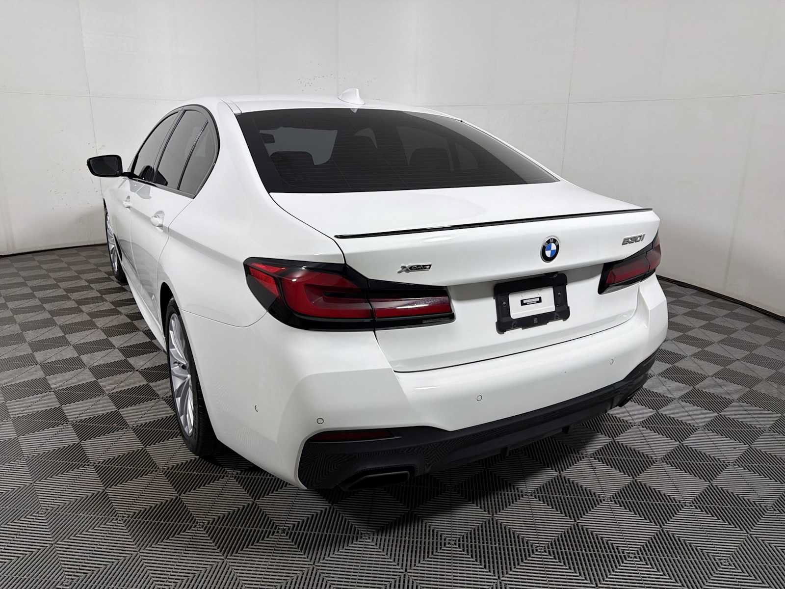 Used 2023 BMW 530i xDrive w/ M Sport Package AWD/4WD image 5