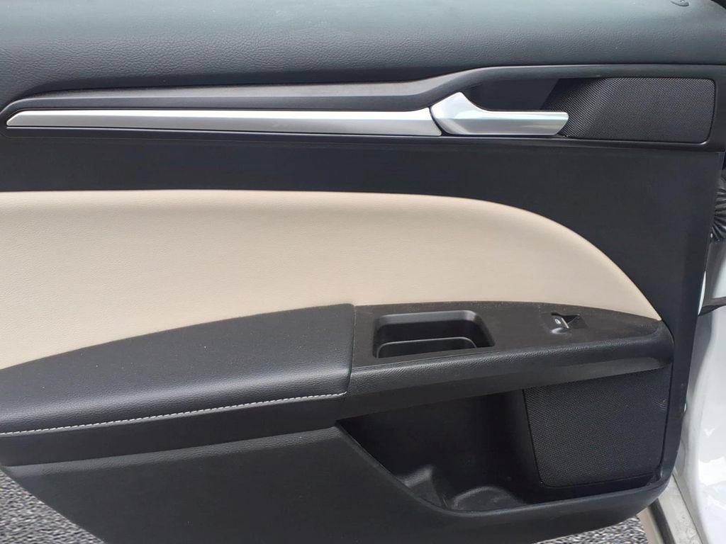 Used 2017 Ford Fusion Titanium FWD image 13