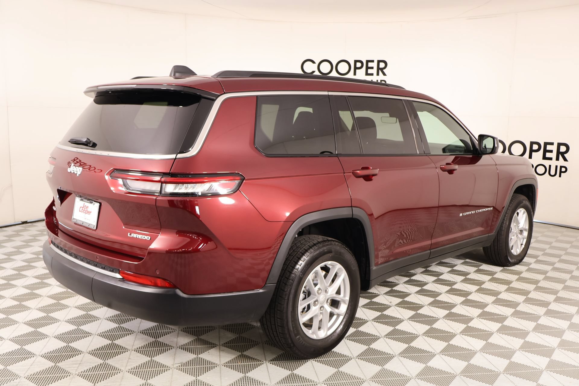Used 2025 Jeep Grand Cherokee L Laredo w/ Luxury Tech Group I AWD/4WD image 21
