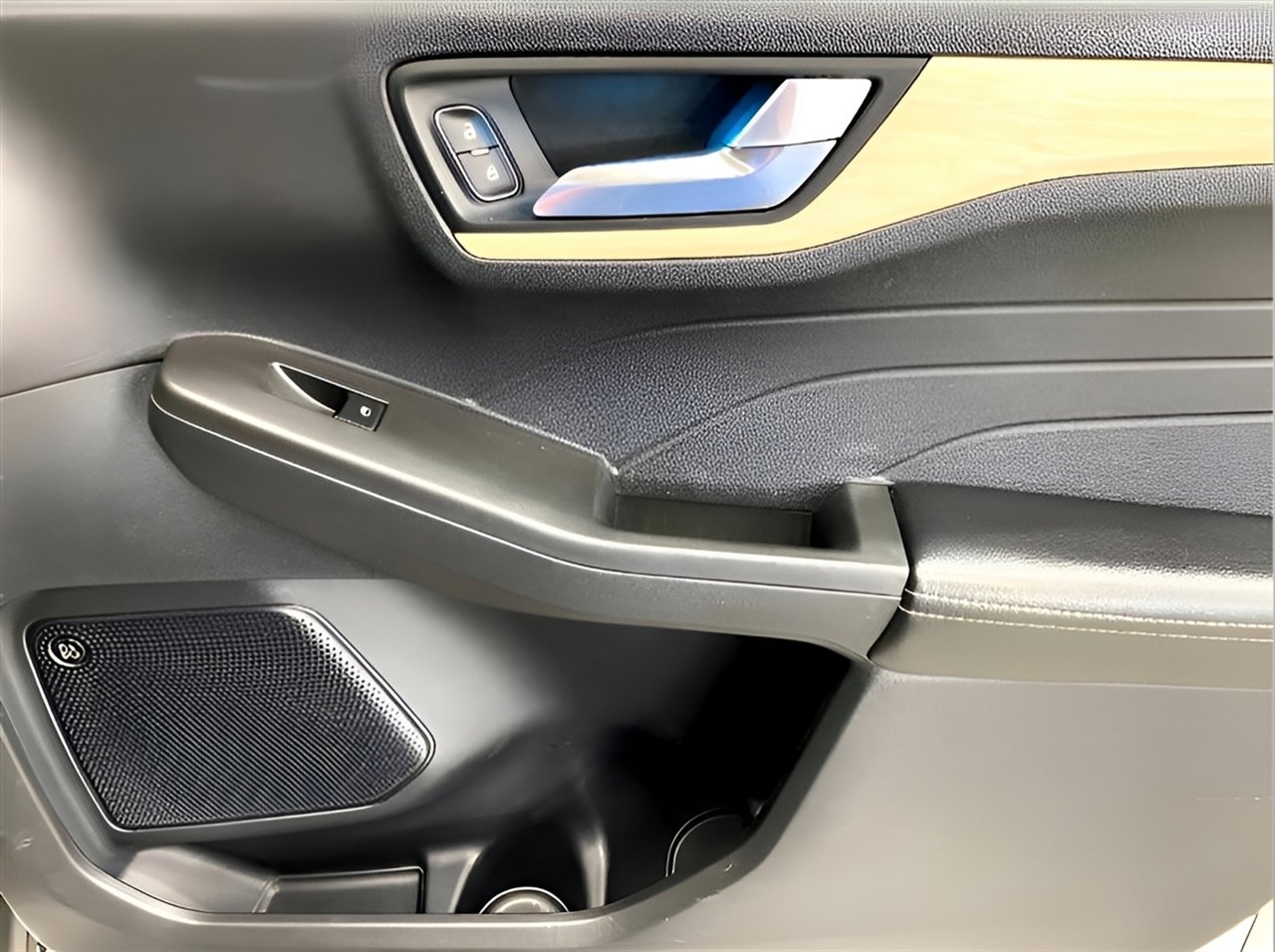Used 2021 Ford Escape Titanium w/ Titanium Elite Package image 25