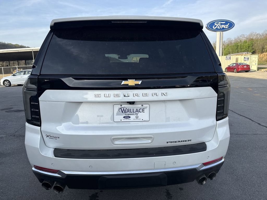 Used 2025 Chevrolet Suburban Premier AWD/4WD image 5