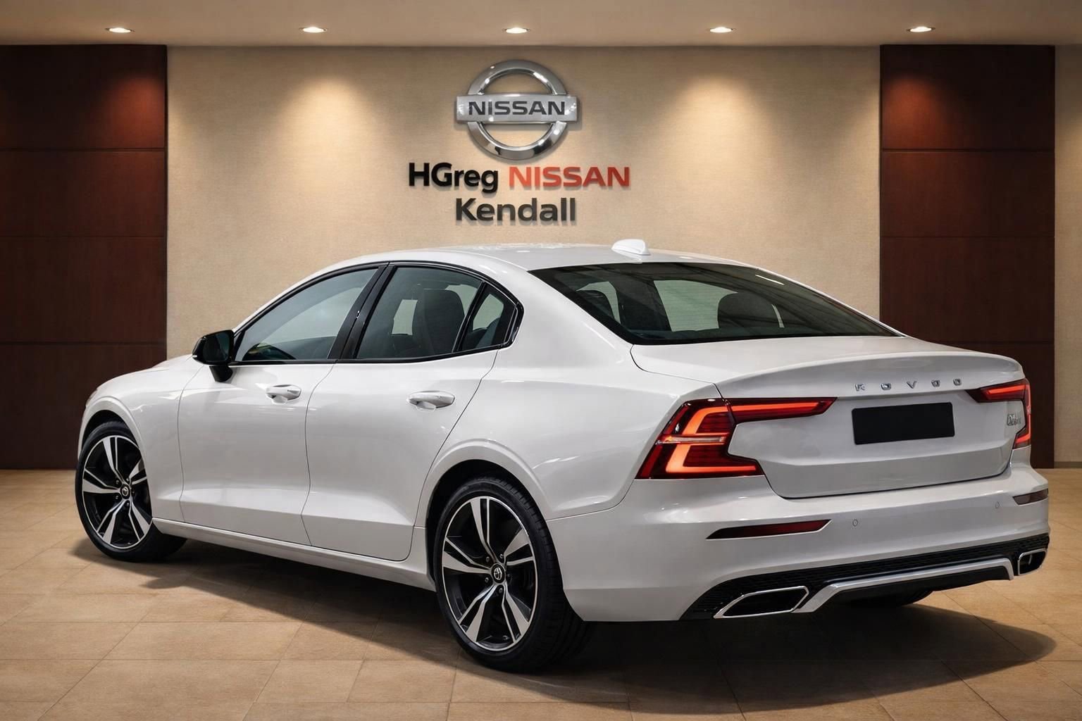 Used 2023 Volvo S60 B5 Core AWD/4WD image 2