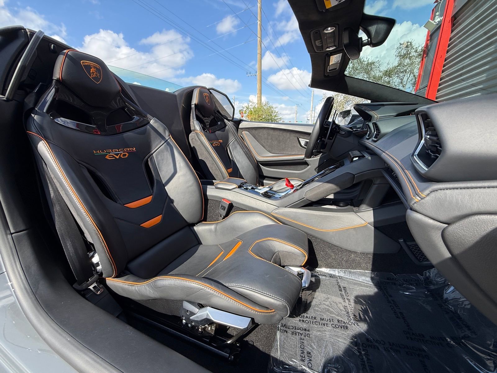 Used 2021 Lamborghini Huracan EVO image 16