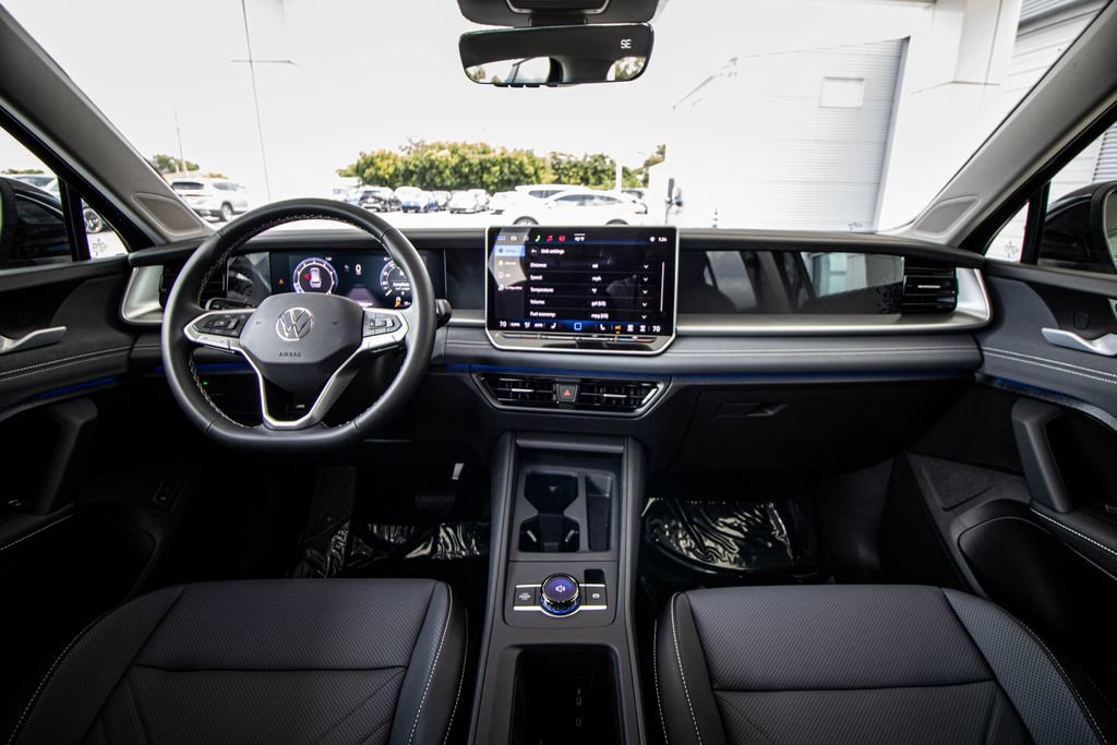 New 2026 Volkswagen Tiguan SE FWD image 31