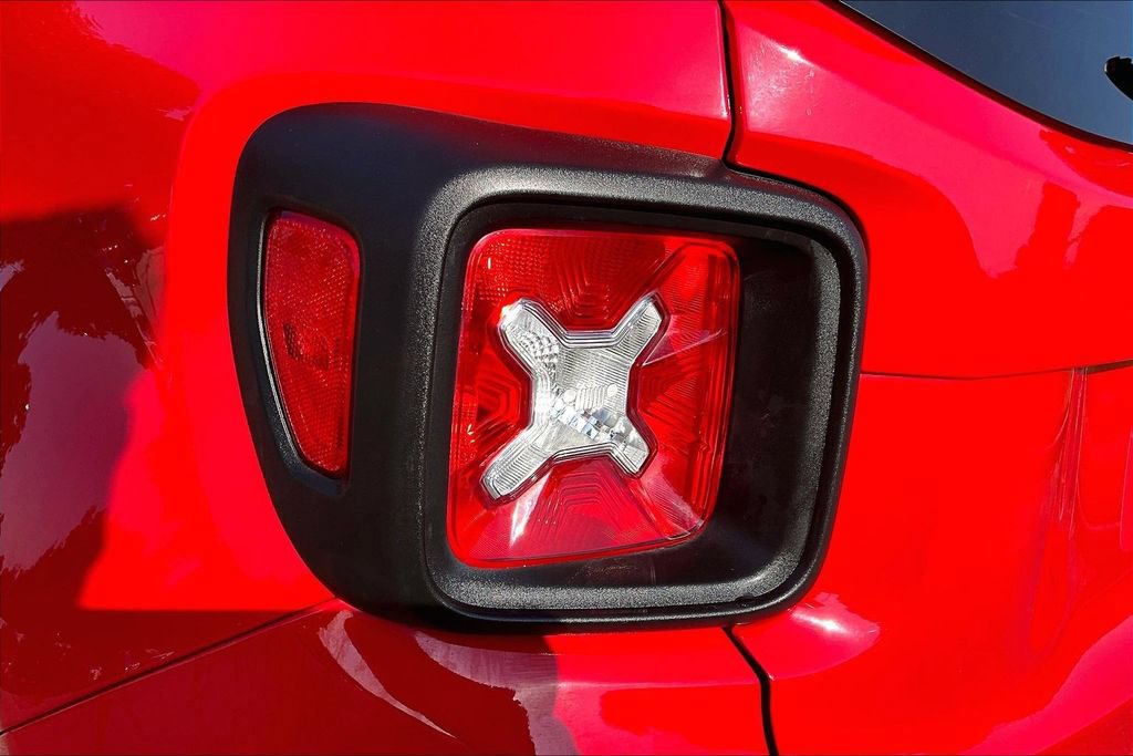 Used 2023 Jeep Renegade Altitude AWD/4WD image 32