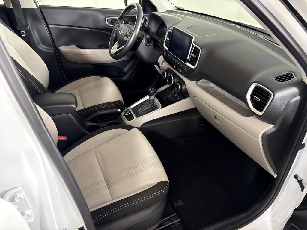 Used 2025 Hyundai Venue SEL FWD image 16