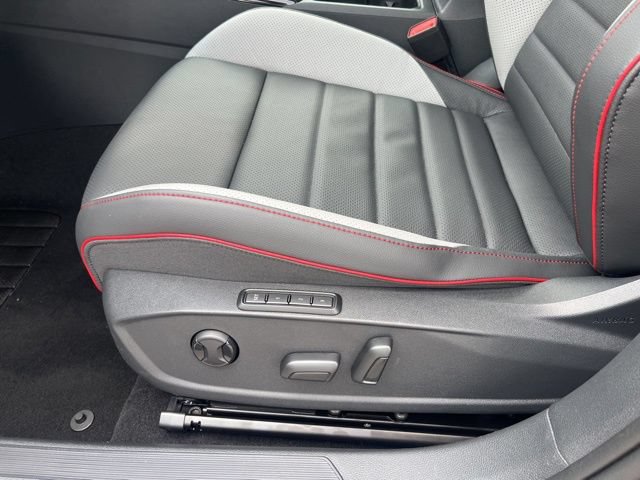 New 2025 Volkswagen GTI SE FWD image 24