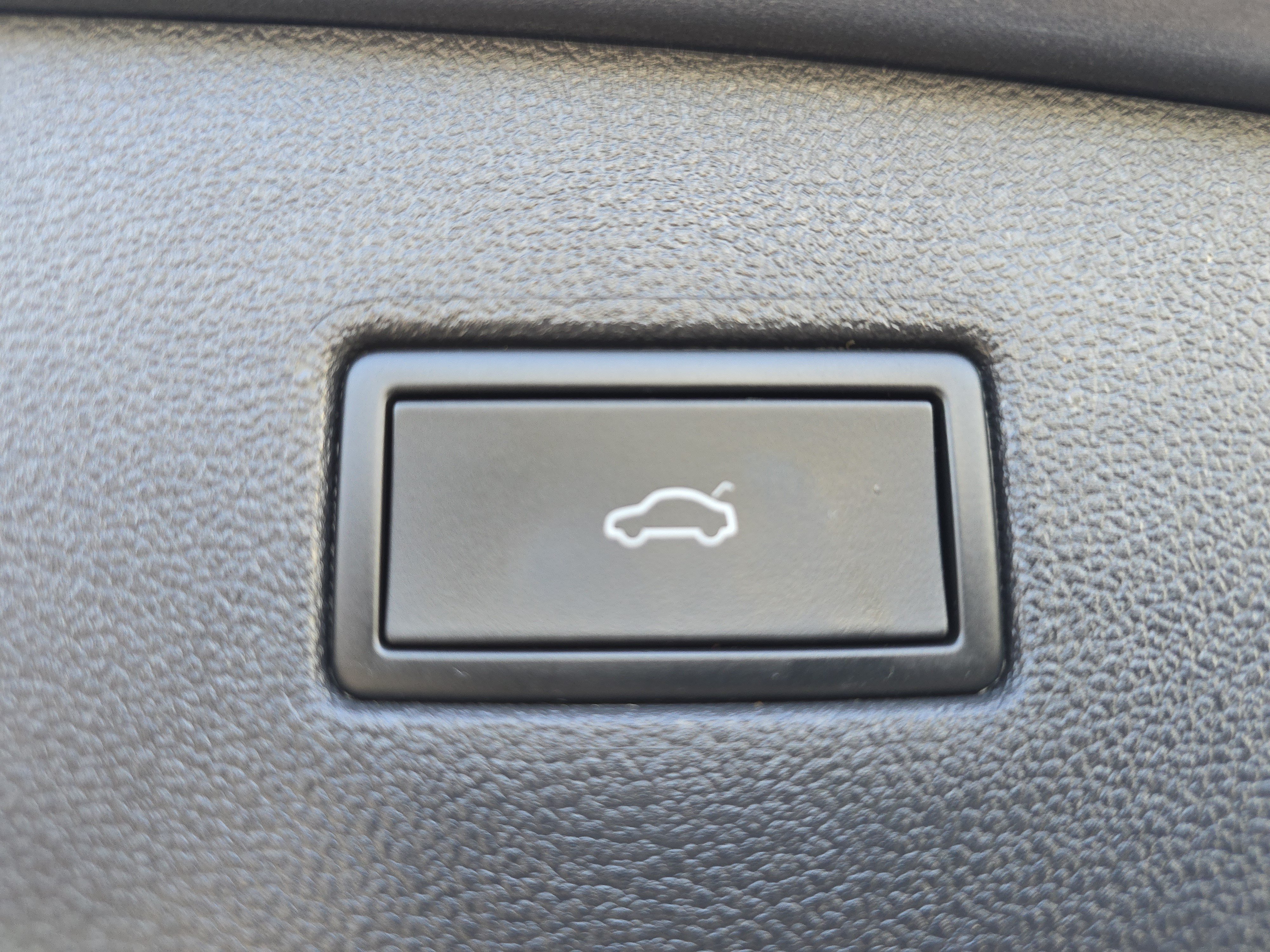 Certified 2023 Volkswagen Tiguan SEL R-Line AWD/4WD image 18