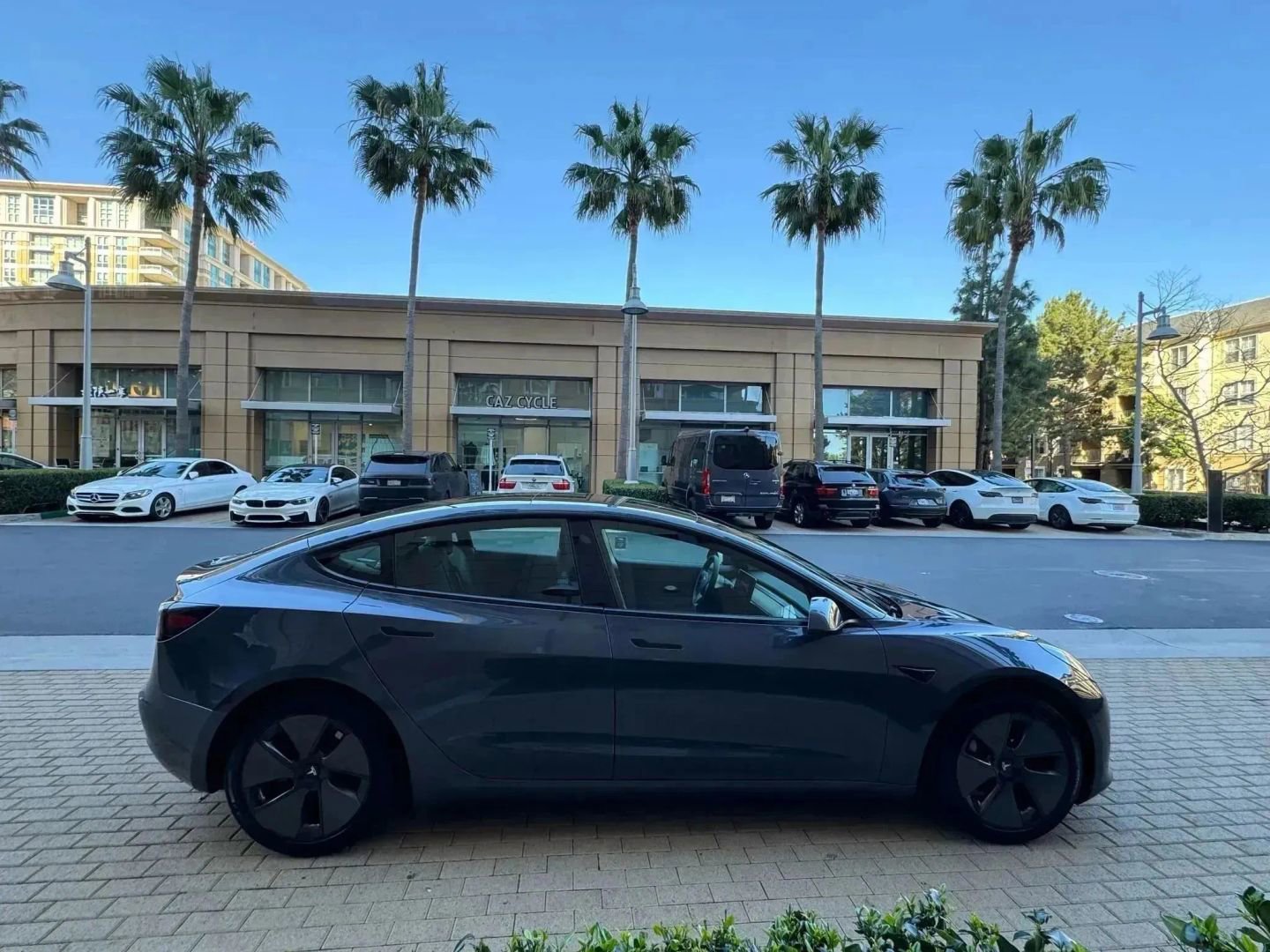 Used 2023 Tesla Model 3 Standard Range image 5