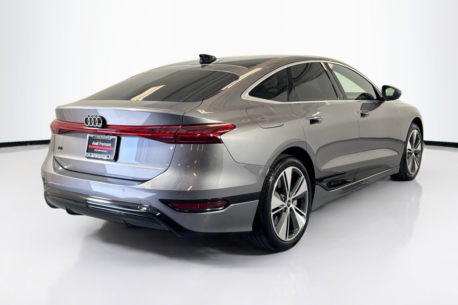 Used 2025 Audi A6 e-tron Premium w/ Convenience Package image 5