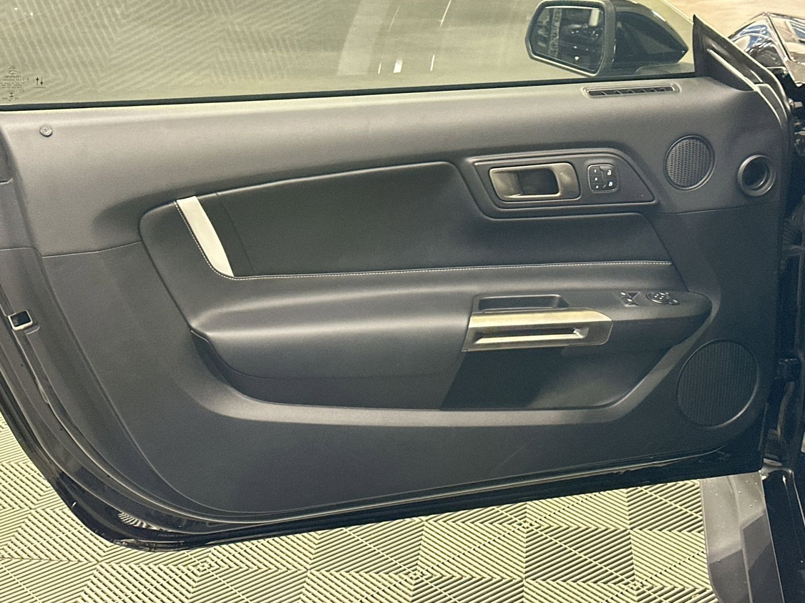 Used 2022 Ford Mustang Shelby GT500 w/ Technology Package image 15