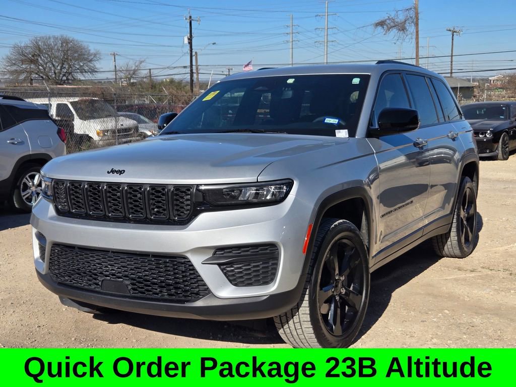 Used 2023 Jeep Grand Cherokee Altitude image 3