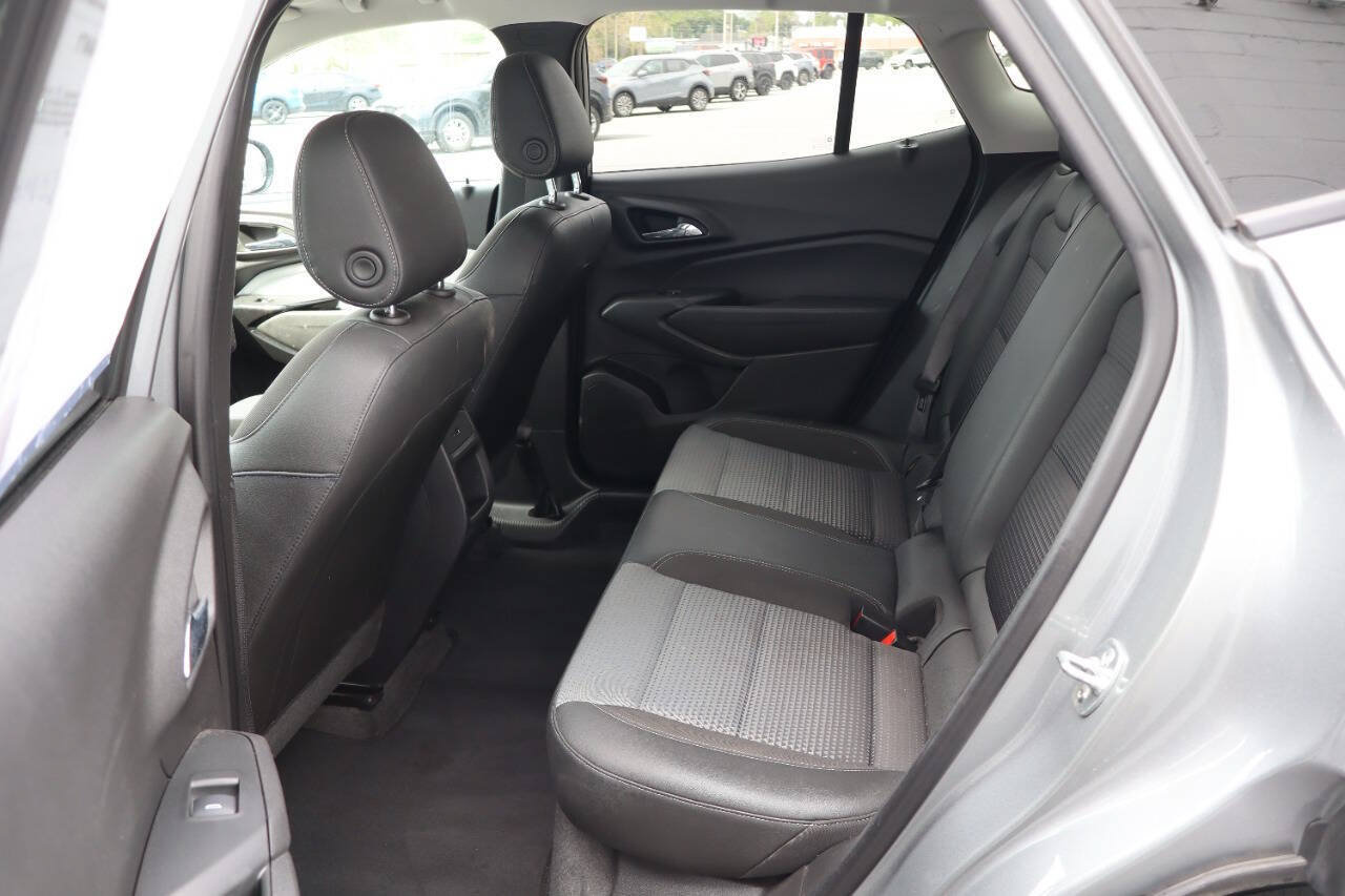 Used 2025 Chevrolet Trax LT w/ Driver Confidence Package FWD image 5
