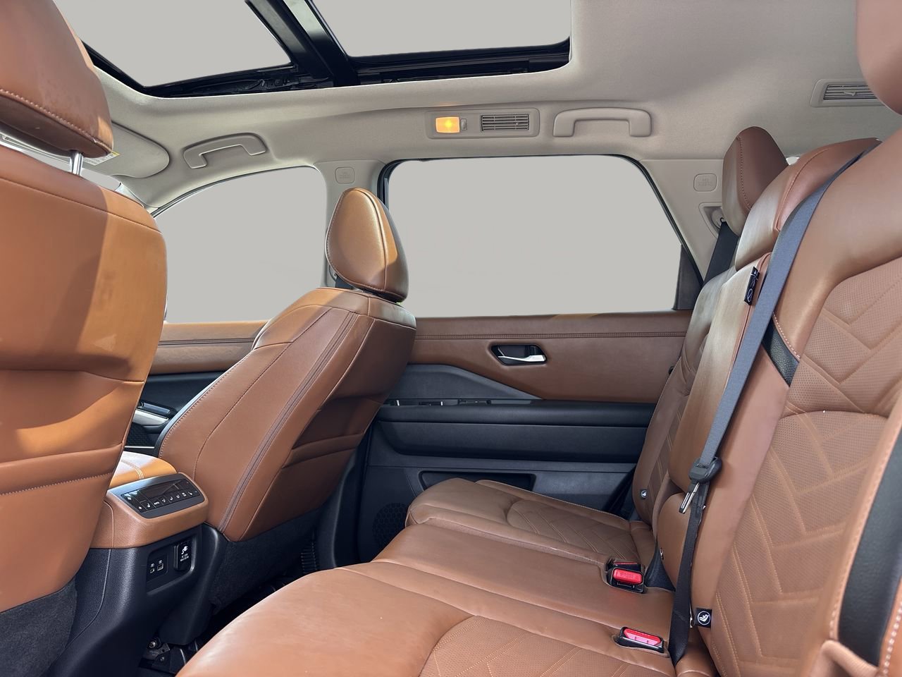 Used 2023 Nissan Pathfinder Platinum image 18