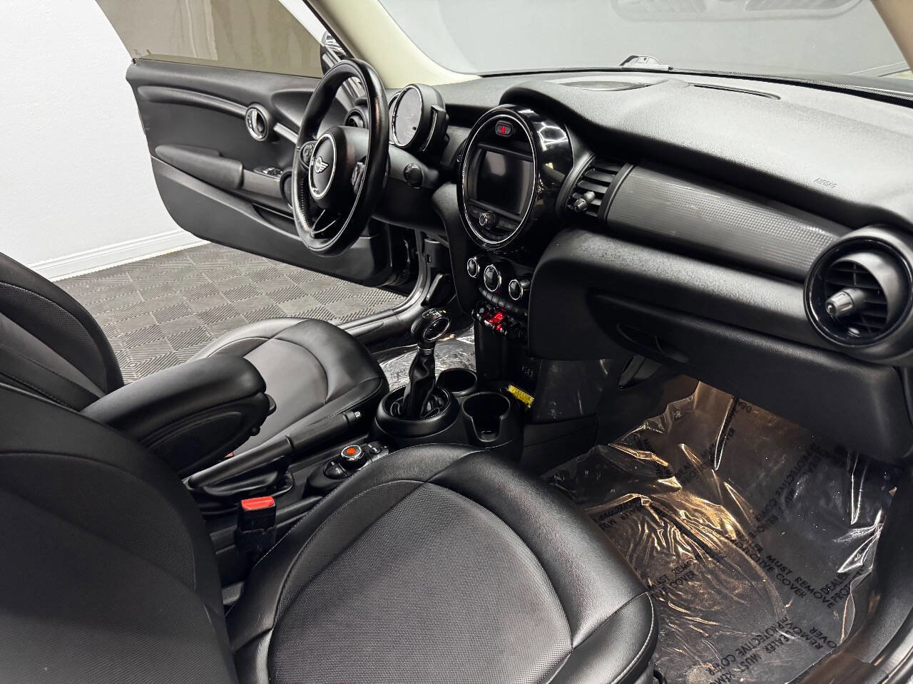 Used 2018 MINI Cooper 2-Door Hardtop w/ Signature Line Package image 43