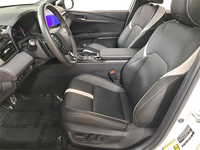 Used 2025 Toyota Camry SE image 19