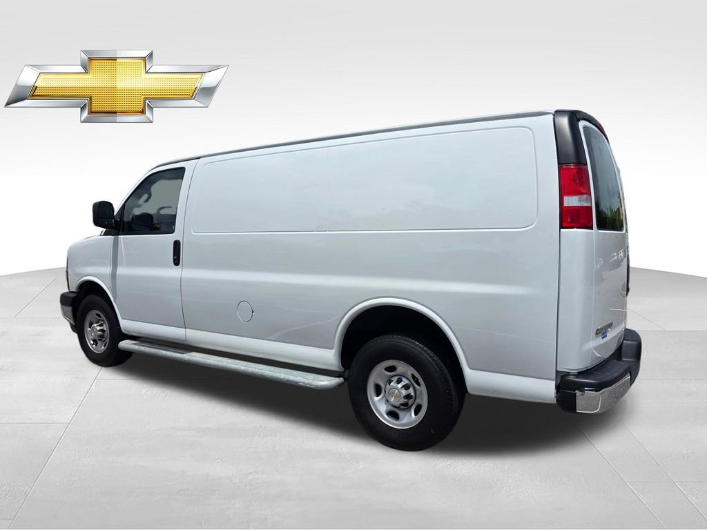 Used 2024 Chevrolet Express 2500 w/ Driver Convenience Package RWD image 5