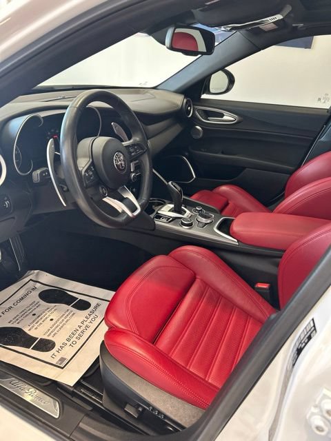 Used 2022 Alfa Romeo Giulia Veloce AWD/4WD image 8