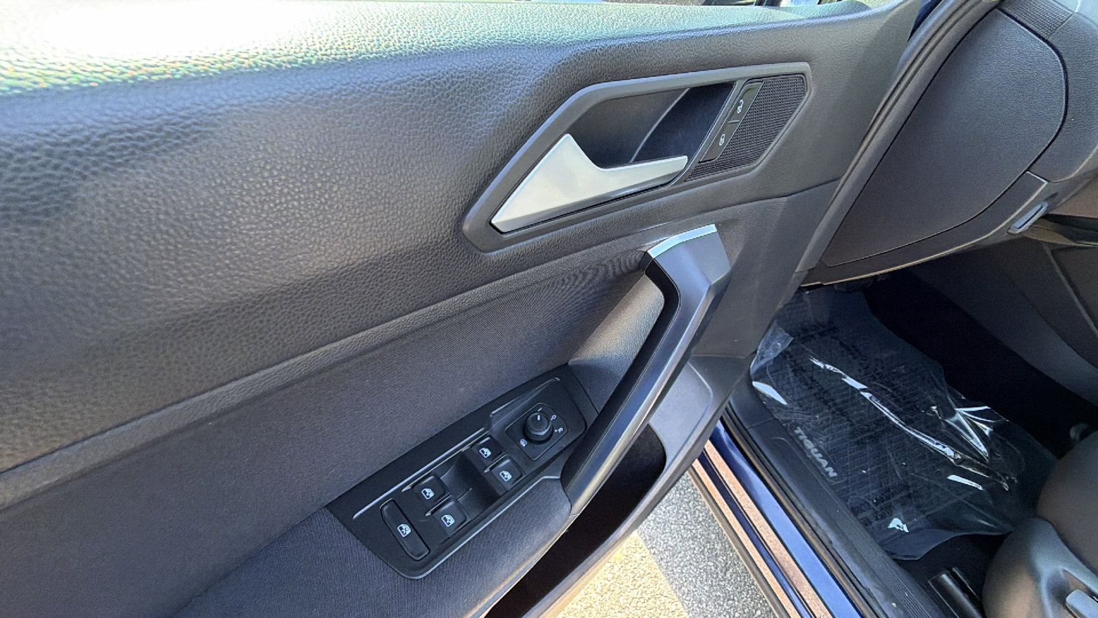 Used 2021 Volkswagen Tiguan S FWD image 15
