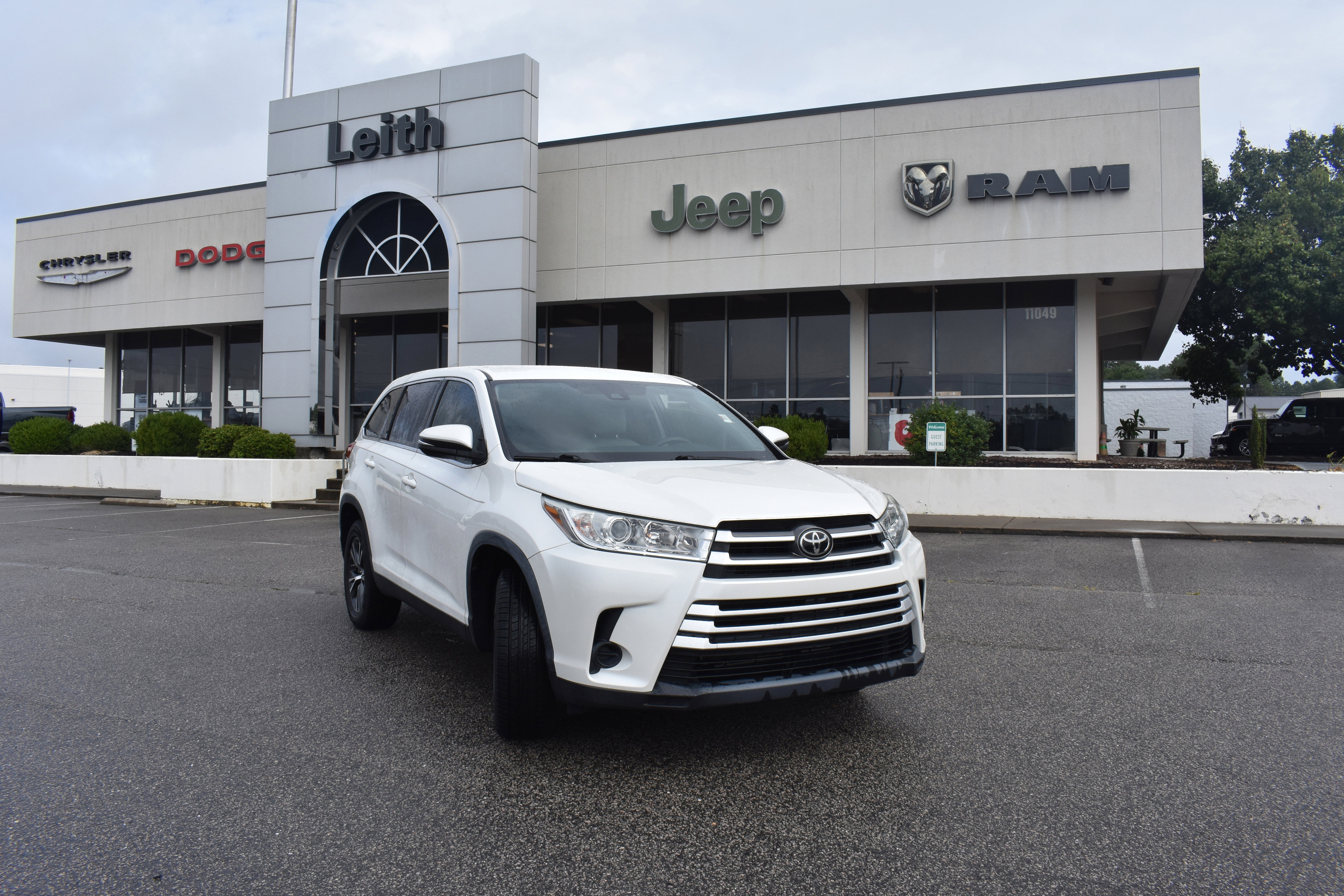 Used 2019 Toyota Highlander LE video 1