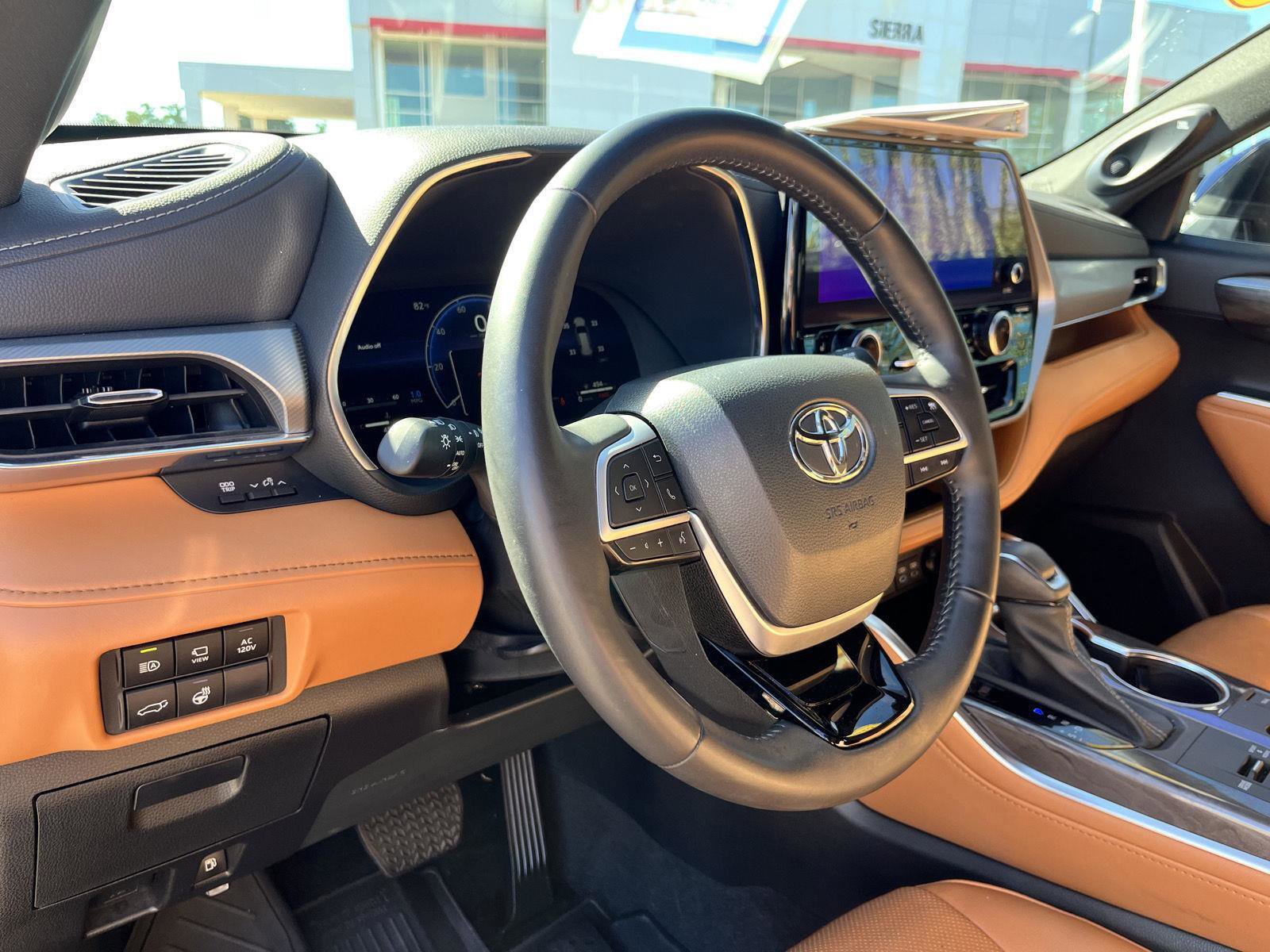 Used 2023 Toyota Highlander Platinum image 42