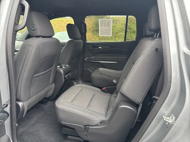 Used 2025 Chevrolet Traverse LT image 19