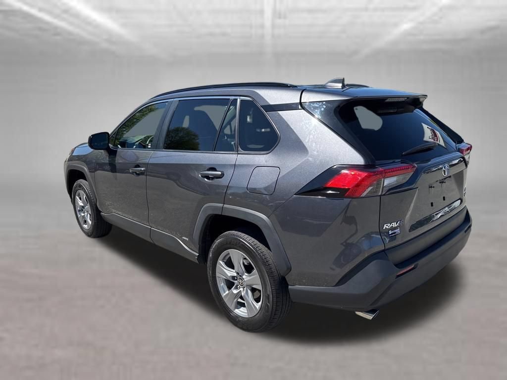 Used 2025 Toyota RAV4 LE AWD/4WD image 3