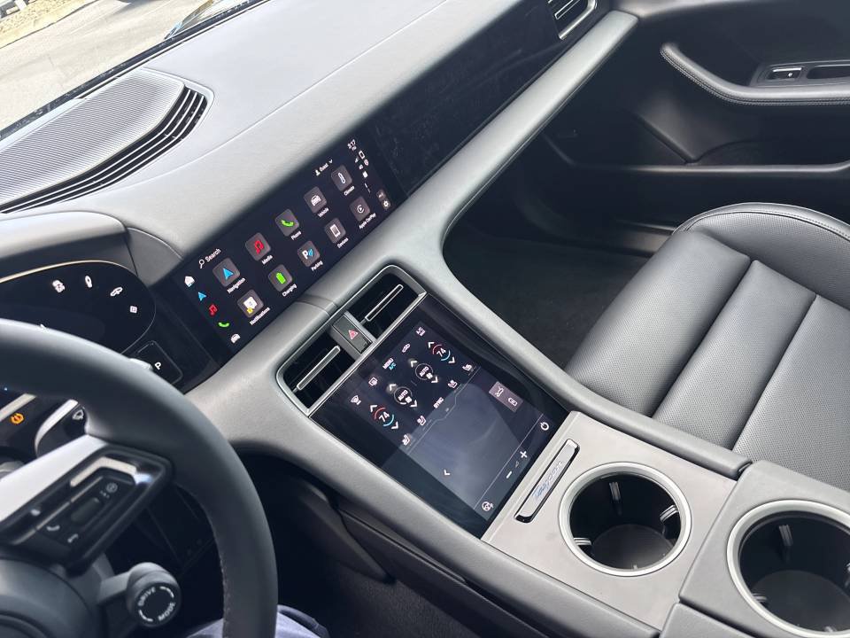 New 2025 Porsche Taycan w/ Premium Package RWD image 18