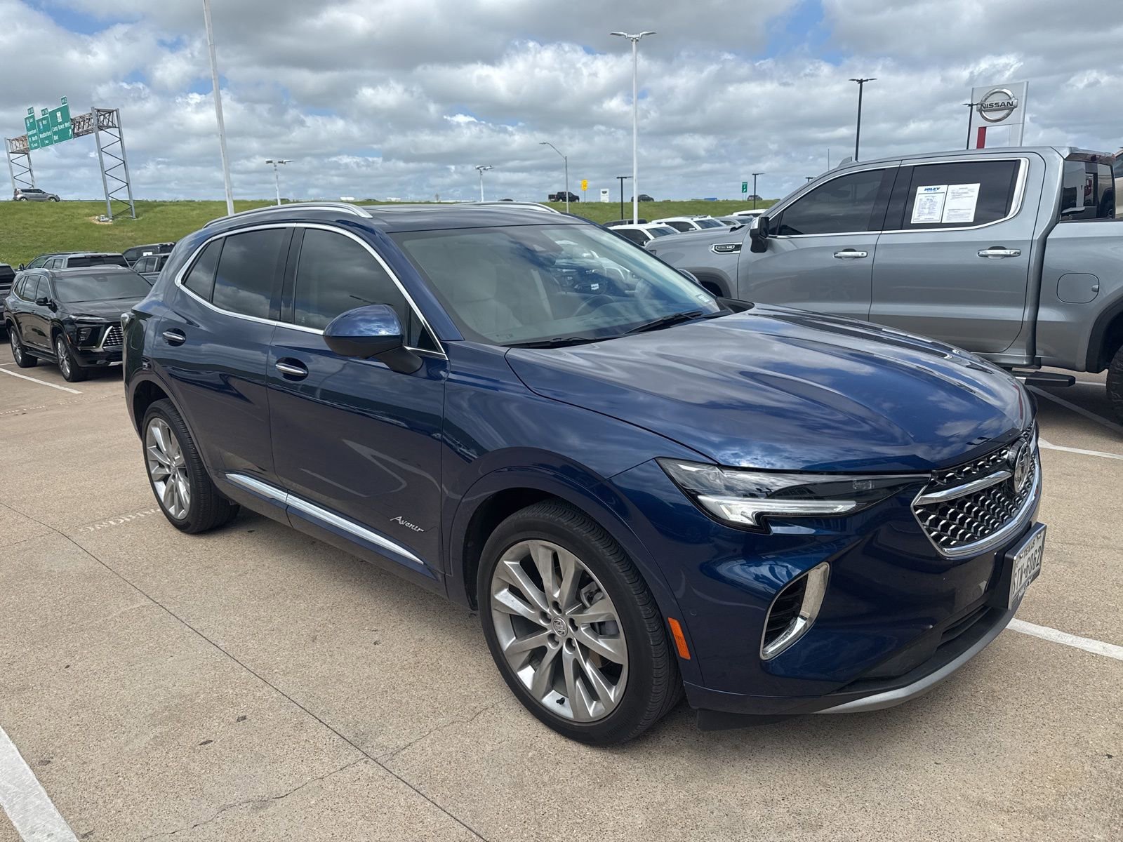 Used 2023 Buick Envision Avenir image 3