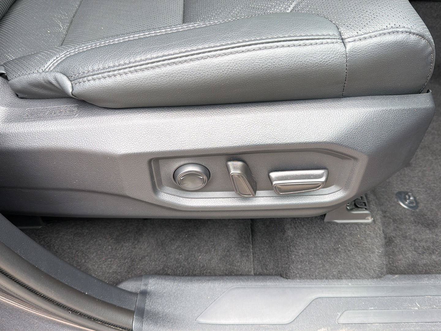 Used 2024 Toyota Tundra Limited AWD/4WD image 18