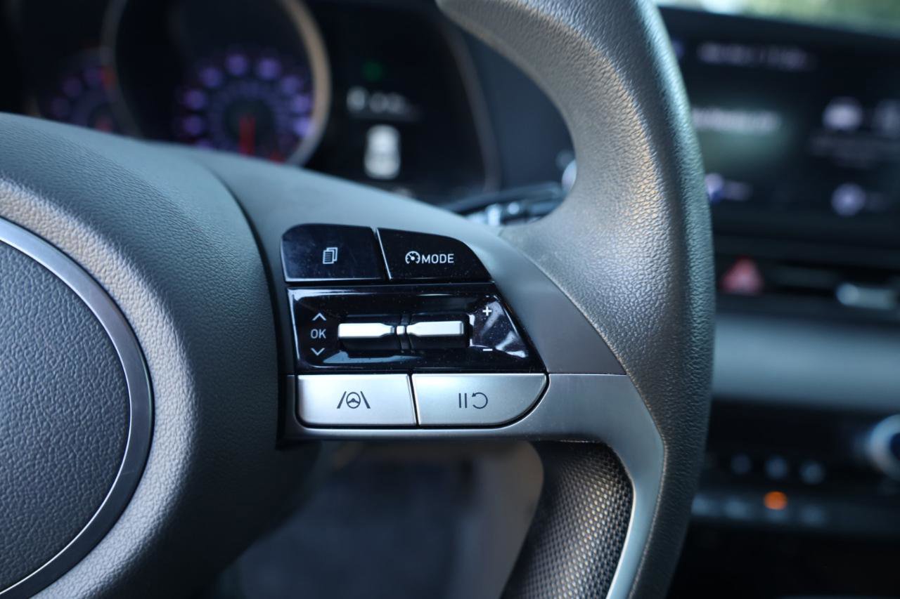 Used 2023 Hyundai Elantra SEL image 29