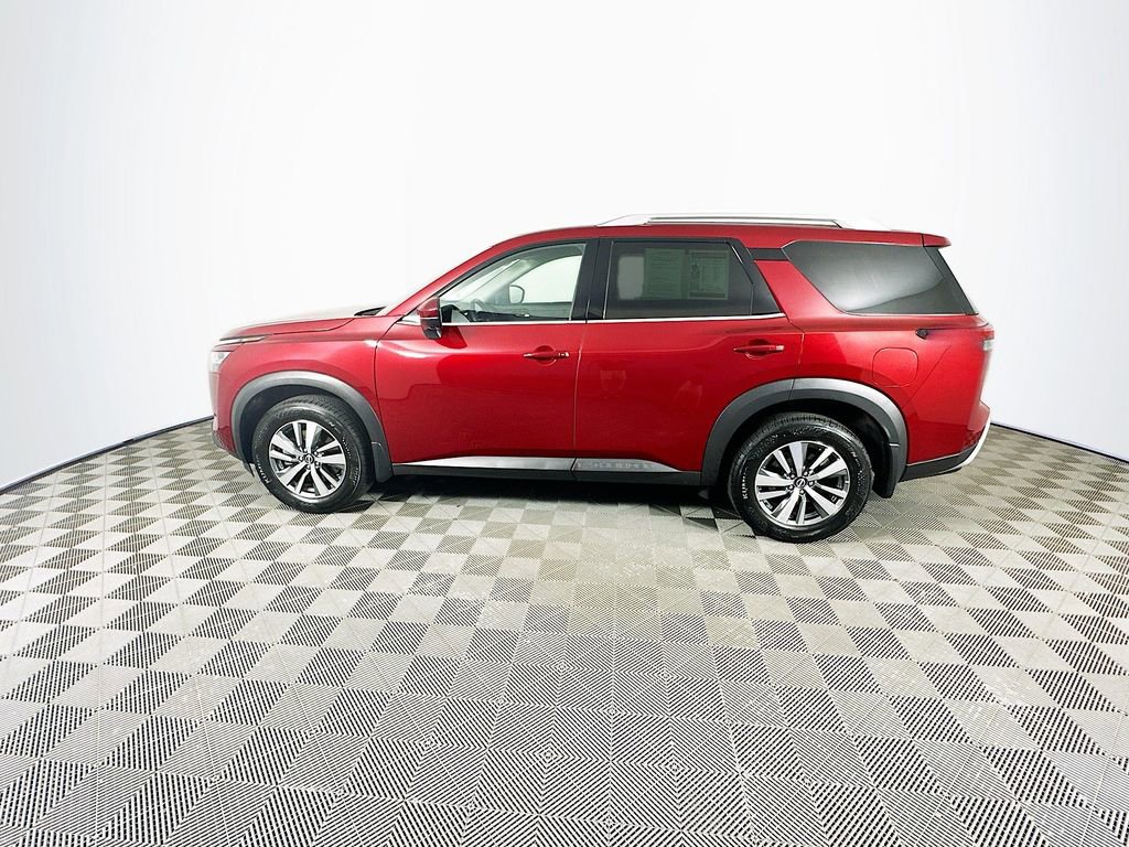 Used 2023 Nissan Pathfinder SL w/ Black Appearance Package AWD/4WD image 6