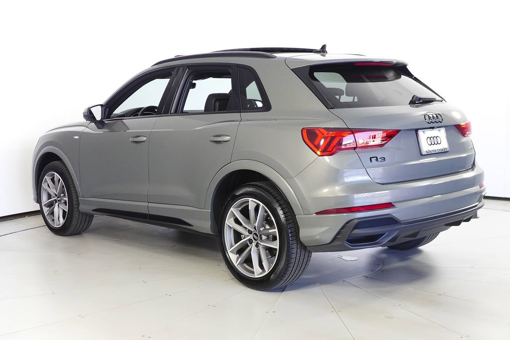 Used 2025 Audi Q3 2.0T Premium w/ Black Optic Sport Package image 9