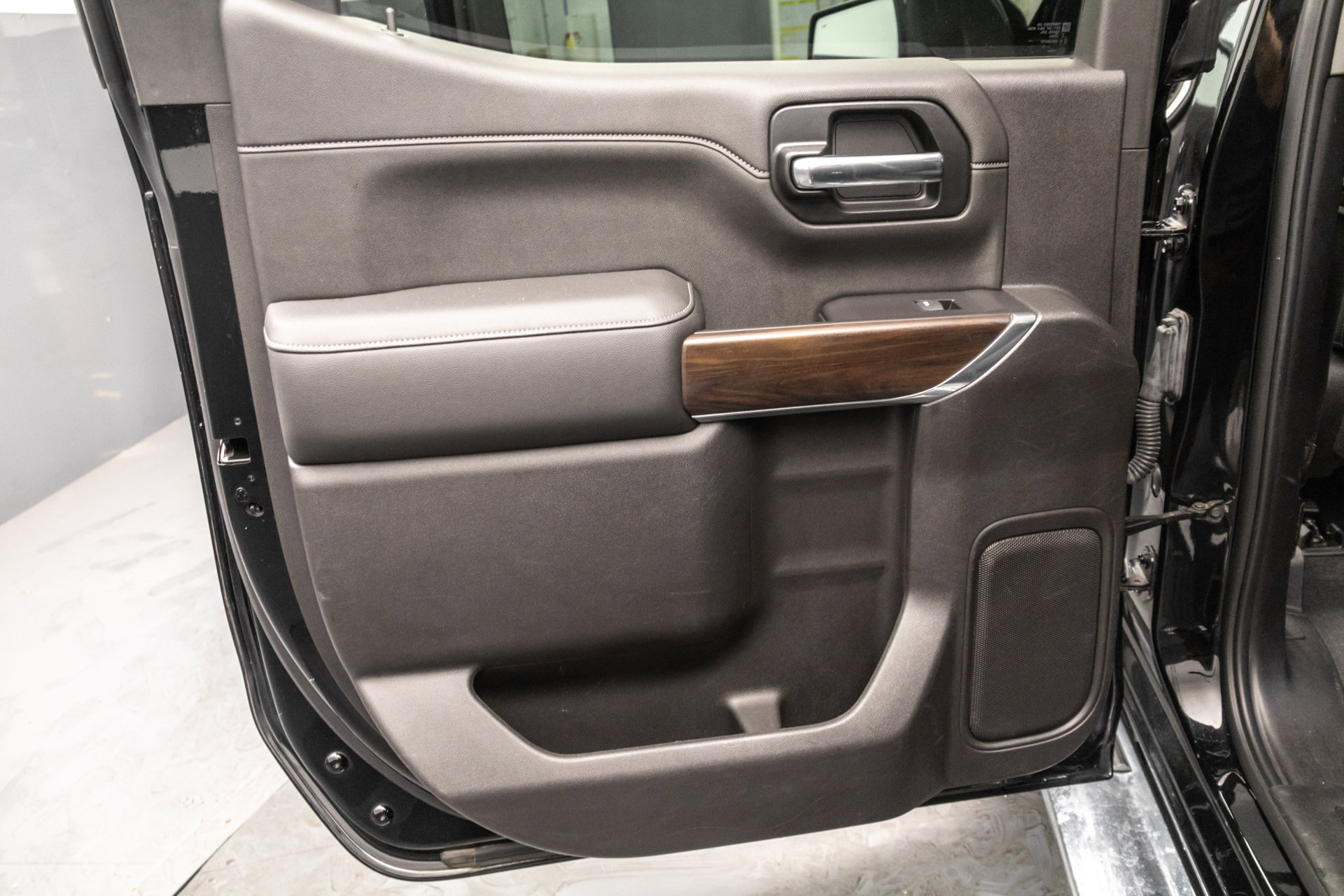 Used 2019 GMC Sierra 1500 SLT w/ SLT Premium Package AWD/4WD image 29