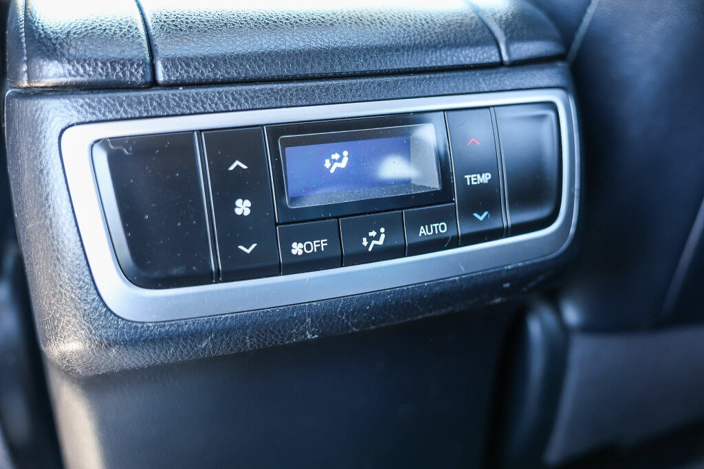 Used 2019 Toyota Highlander SE FWD image 8