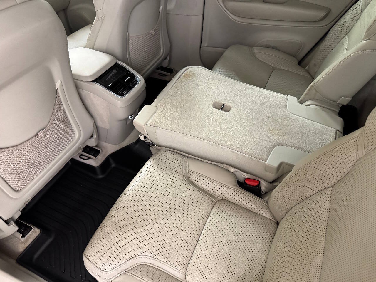Used 2016 Volvo XC90 T6 Inscription w/ Vision Package AWD/4WD image 27