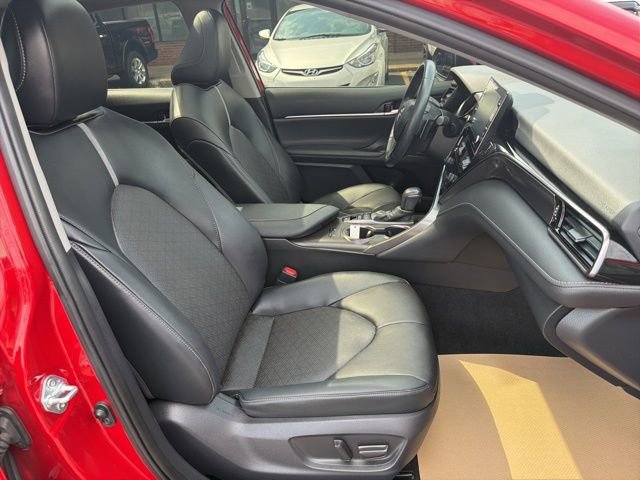 Used 2022 Toyota Camry XSE image 19