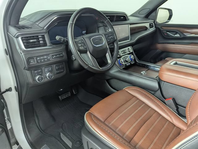 Used 2023 GMC Yukon XL Denali Ultimate AWD/4WD image 16