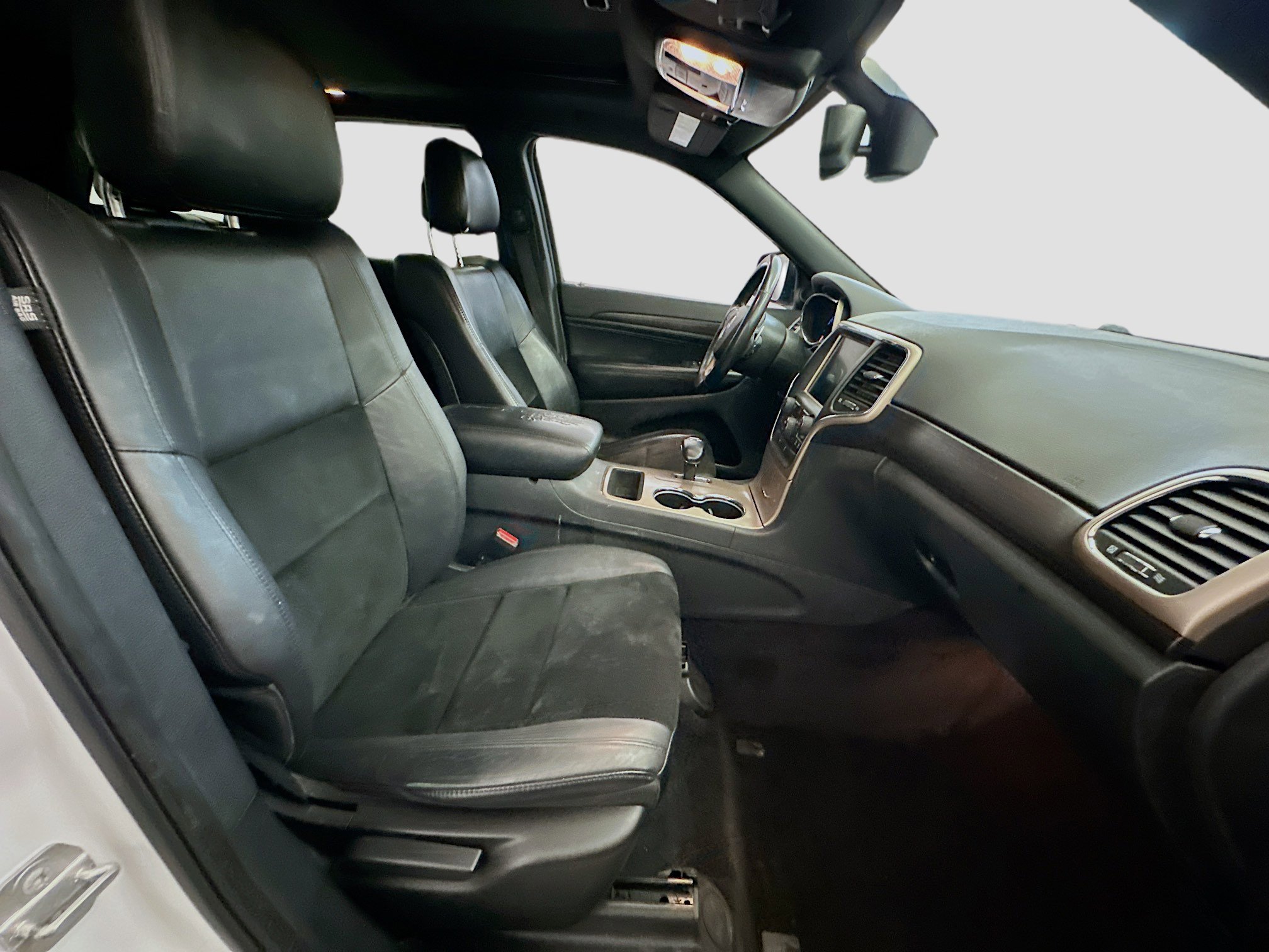 Used 2015 Jeep Grand Cherokee Altitude image 32