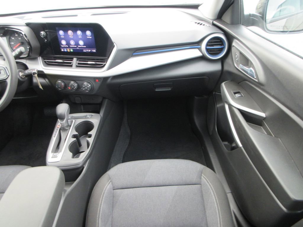 Used 2024 Chevrolet Trax LS w/ LS Convenience Package image 16