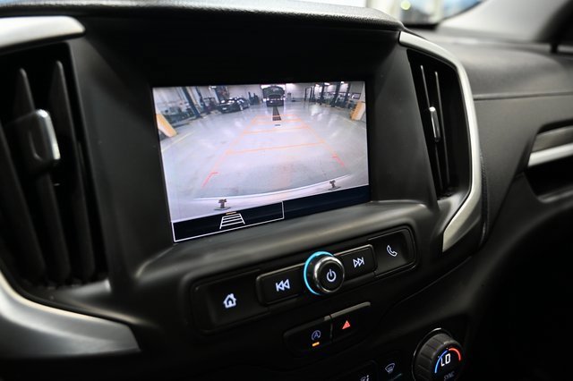 Used 2023 GMC Terrain SLE w/ Driver Convenience Package image 16
