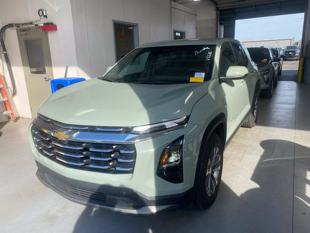 Used 2025 Chevrolet Equinox LT AWD/4WD image 1
