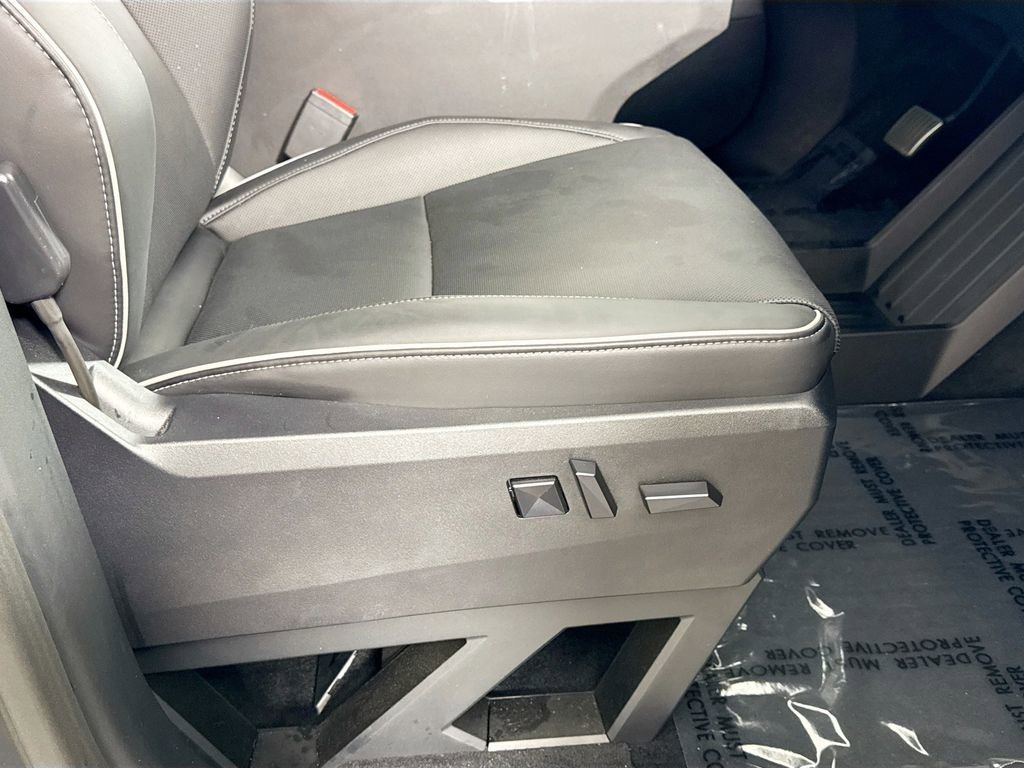 Used 2024 Tesla Cybertruck AWD Crew Cab image 31