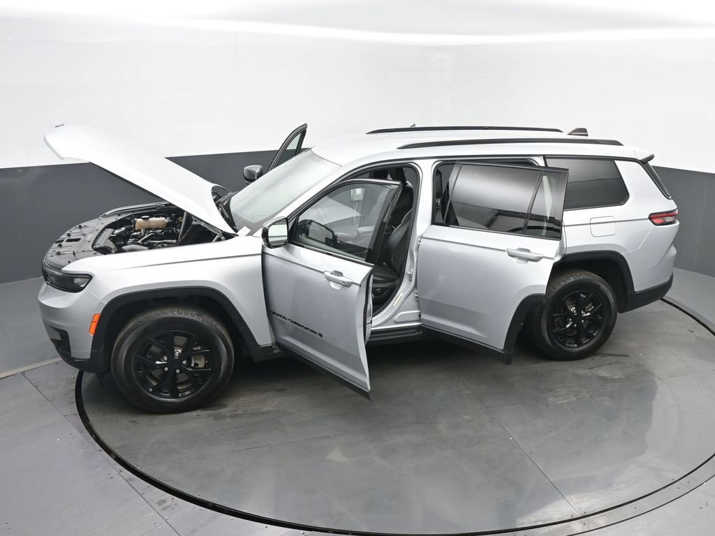 Used 2024 Jeep Grand Cherokee L Laredo image 65