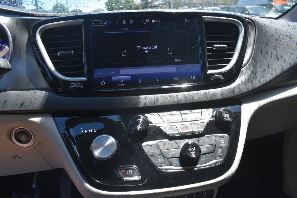 Used 2024 Chrysler Pacifica Touring-L FWD image 19