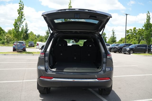 New 2026 Jeep Grand Cherokee Laredo w/ Trailer Tow Package AWD/4WD image 15