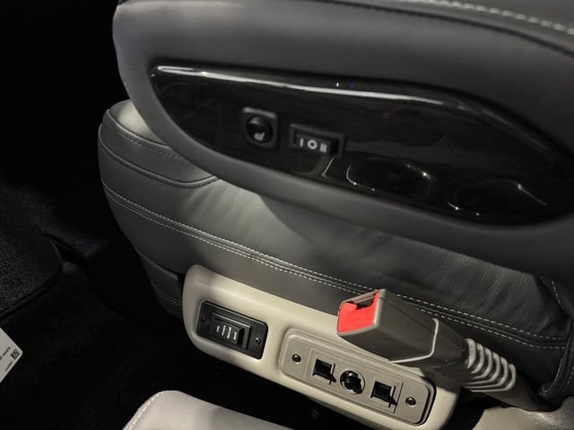 New 2026 Chevrolet Express 2500 w/ Driver Convenience Package RWD image 19
