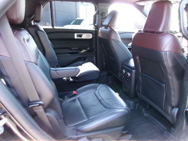 Certified 2022 Ford Explorer Platinum w/ Equipment Group 601A AWD/4WD image 5